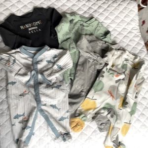BUNDLE Carter’s Newborn footie pajamas/ sleeper suits